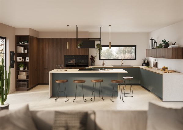 Cuisine américaine bois et vert Cuisine moderne ouverte et lumineuse, intégrant un îlot central avec coin repas. Les façades combinent des tons de bois chaud et un vert-de-gris contemporain.